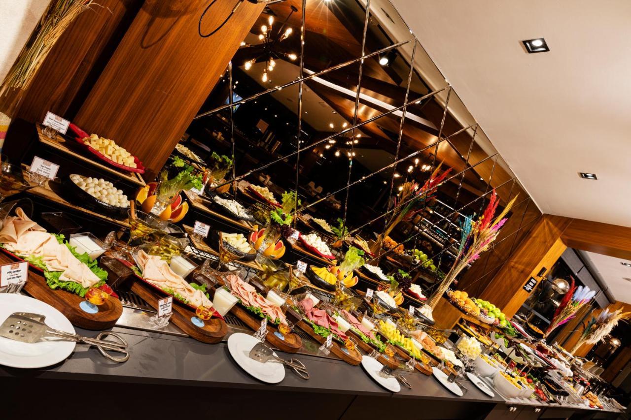 Demiray Hotel Old City イスタンブール エクステリア 写真 A buffet at a restaurant