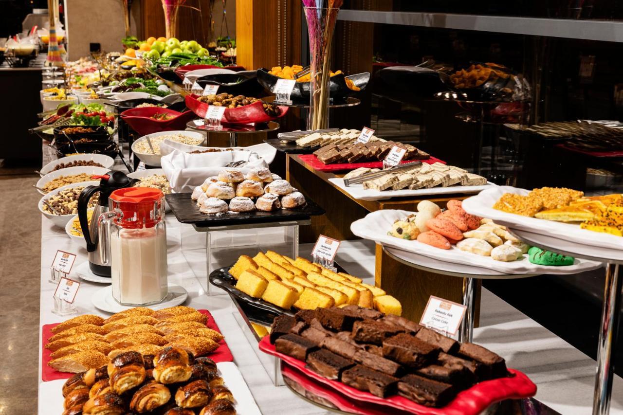 Demiray Hotel Old City イスタンブール エクステリア 写真 A dessert buffet