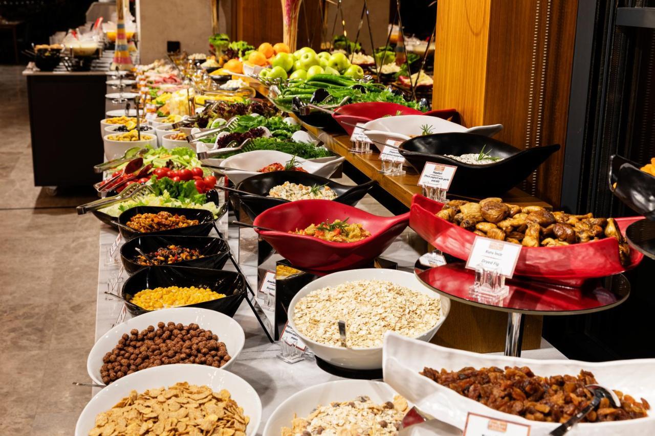 Demiray Hotel Old City イスタンブール エクステリア 写真 A buffet at a hotel