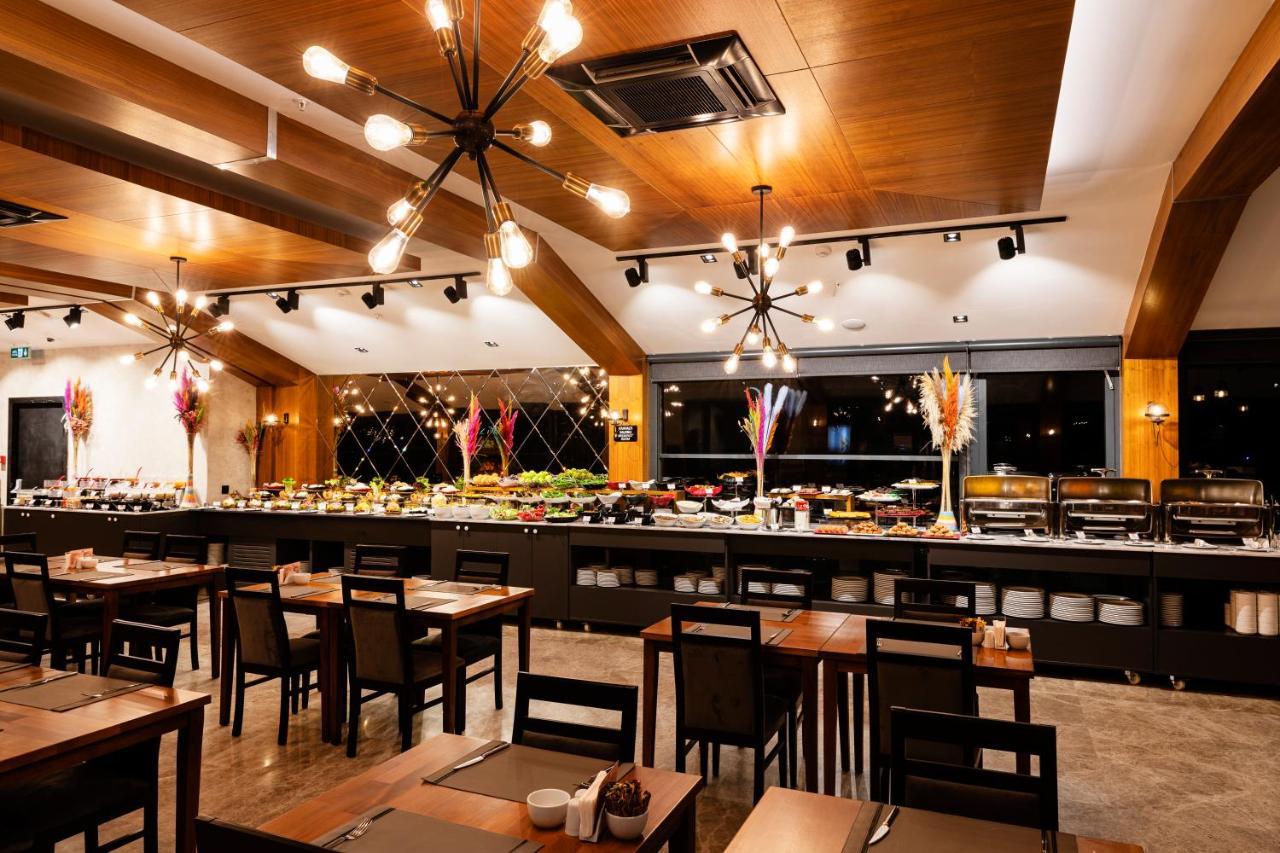 Demiray Hotel Old City イスタンブール エクステリア 写真 The interior of a buffet restaurant