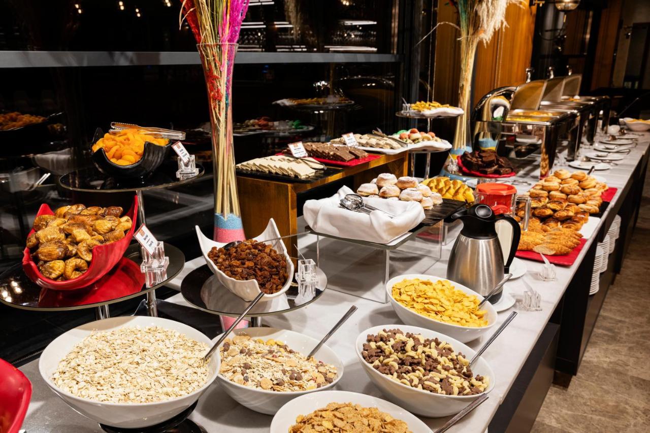Demiray Hotel Old City イスタンブール エクステリア 写真 A buffet at a hotel