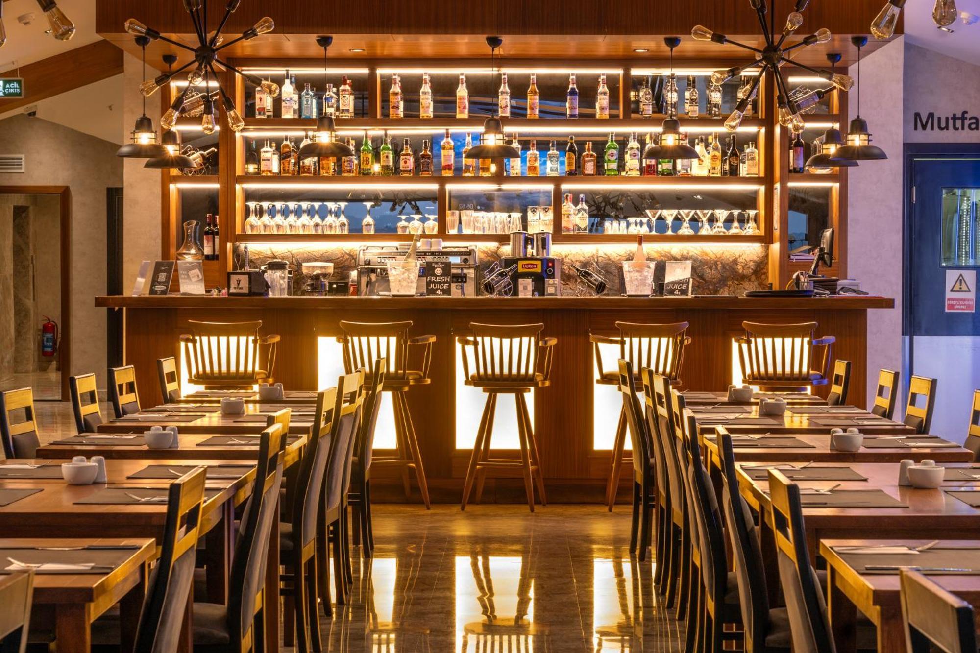 Demiray Hotel Old City イスタンブール エクステリア 写真 The bar at the restaurant